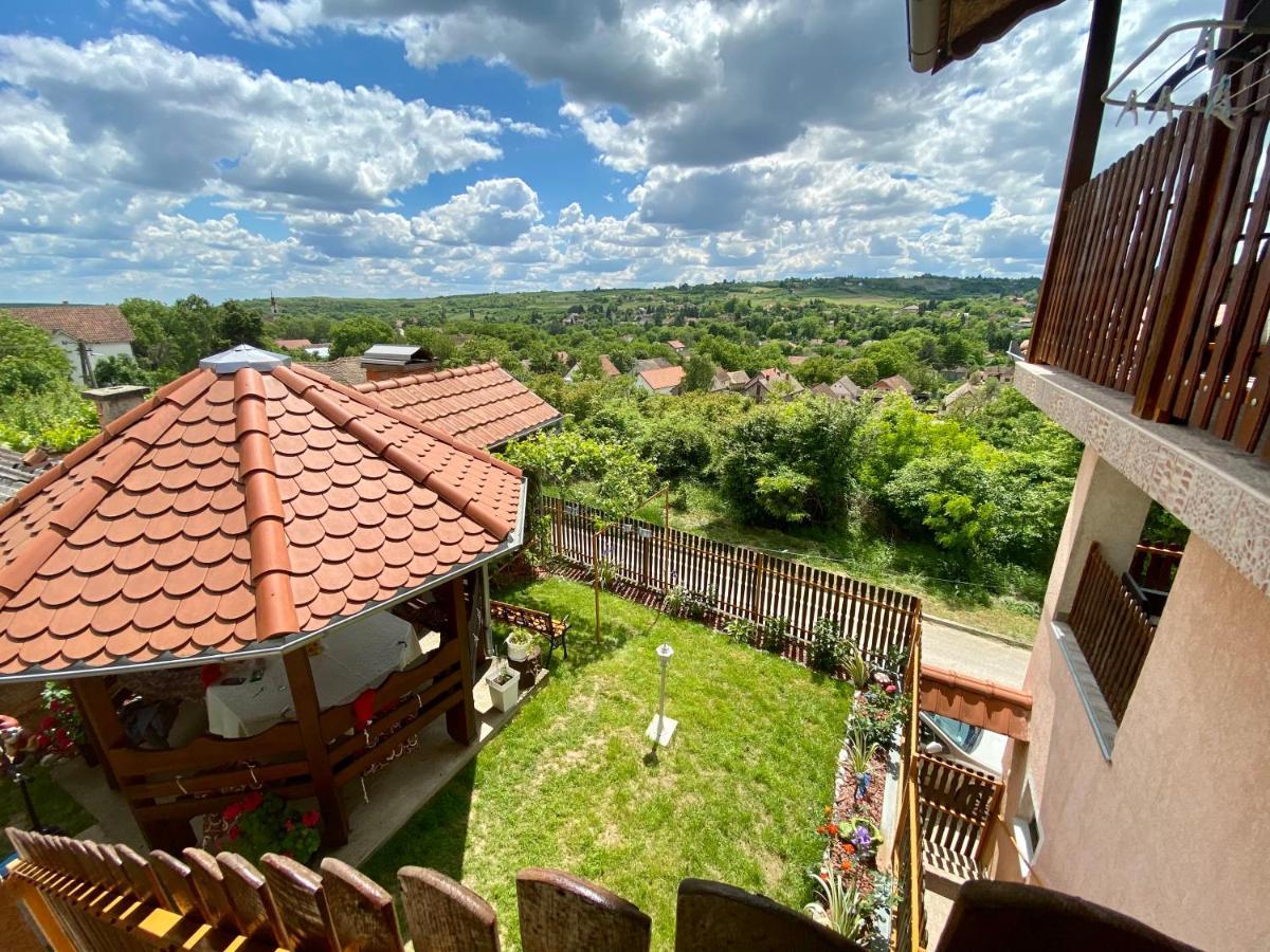 Apartman Simona Vrdnik Luaran gambar