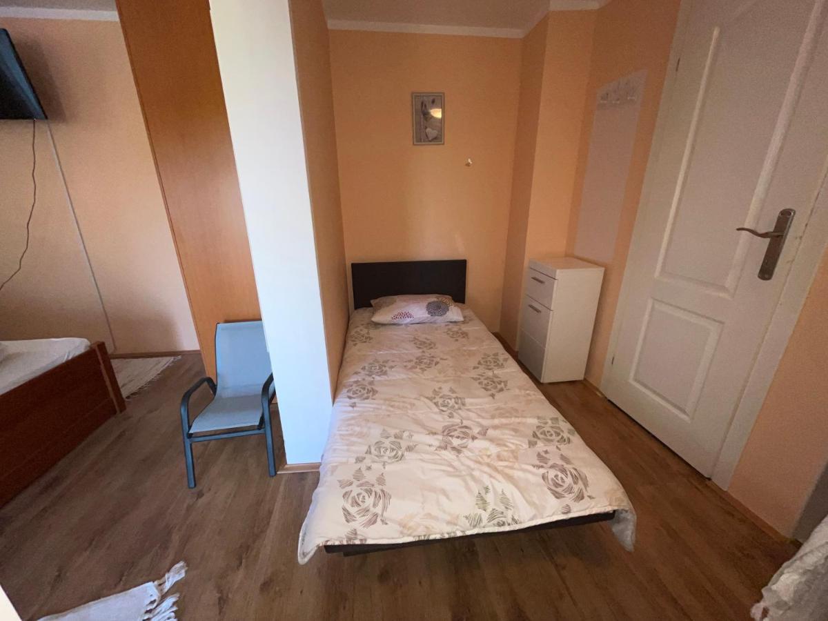 Apartman Simona Vrdnik Luaran gambar