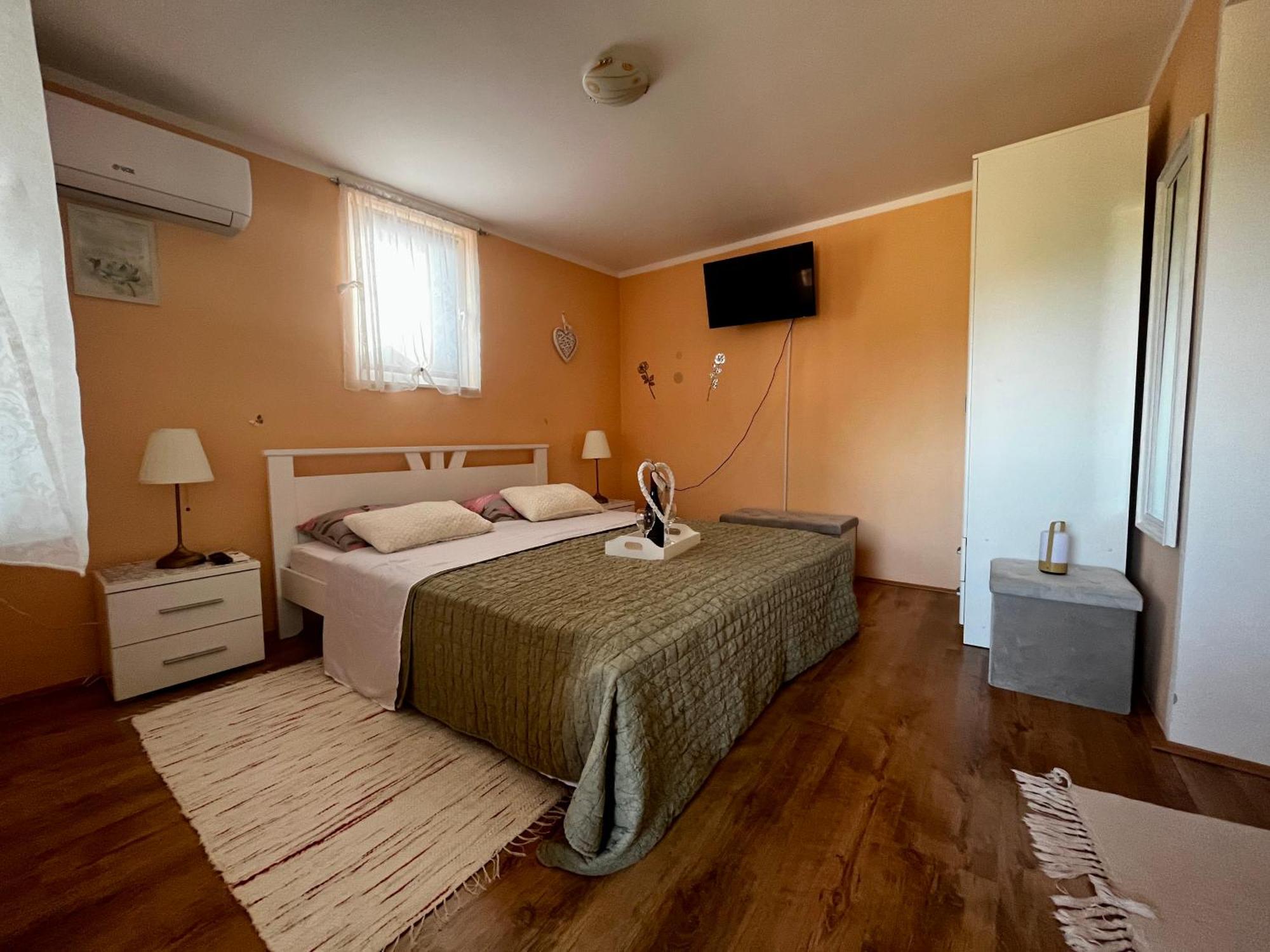 Apartman Simona Vrdnik Luaran gambar
