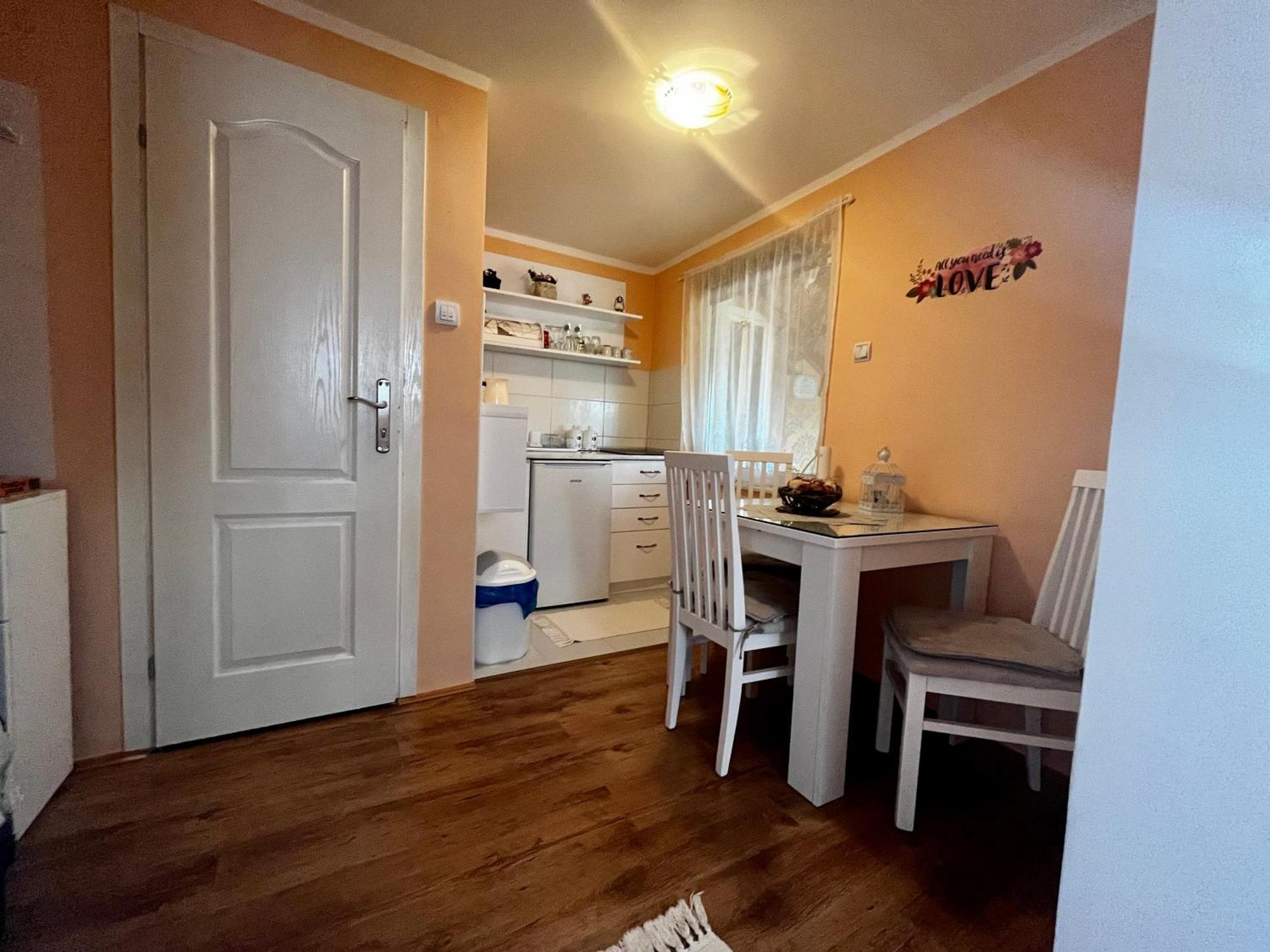 Apartman Simona Vrdnik Luaran gambar