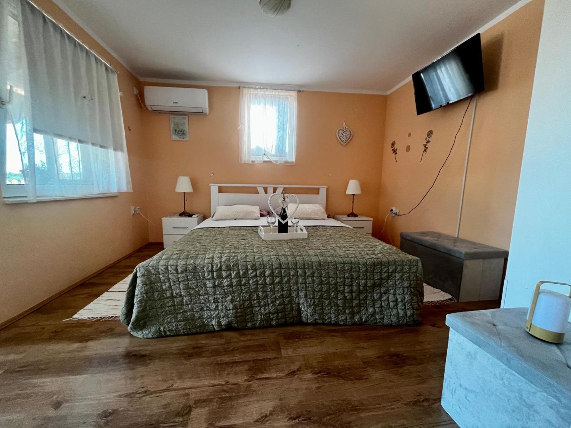 Apartman Simona Vrdnik Luaran gambar