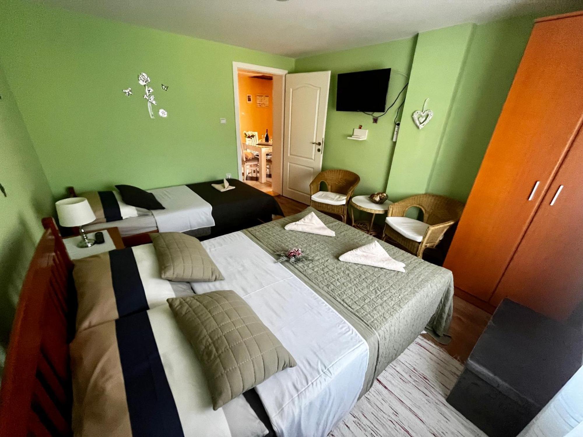 Apartman Simona Vrdnik Luaran gambar