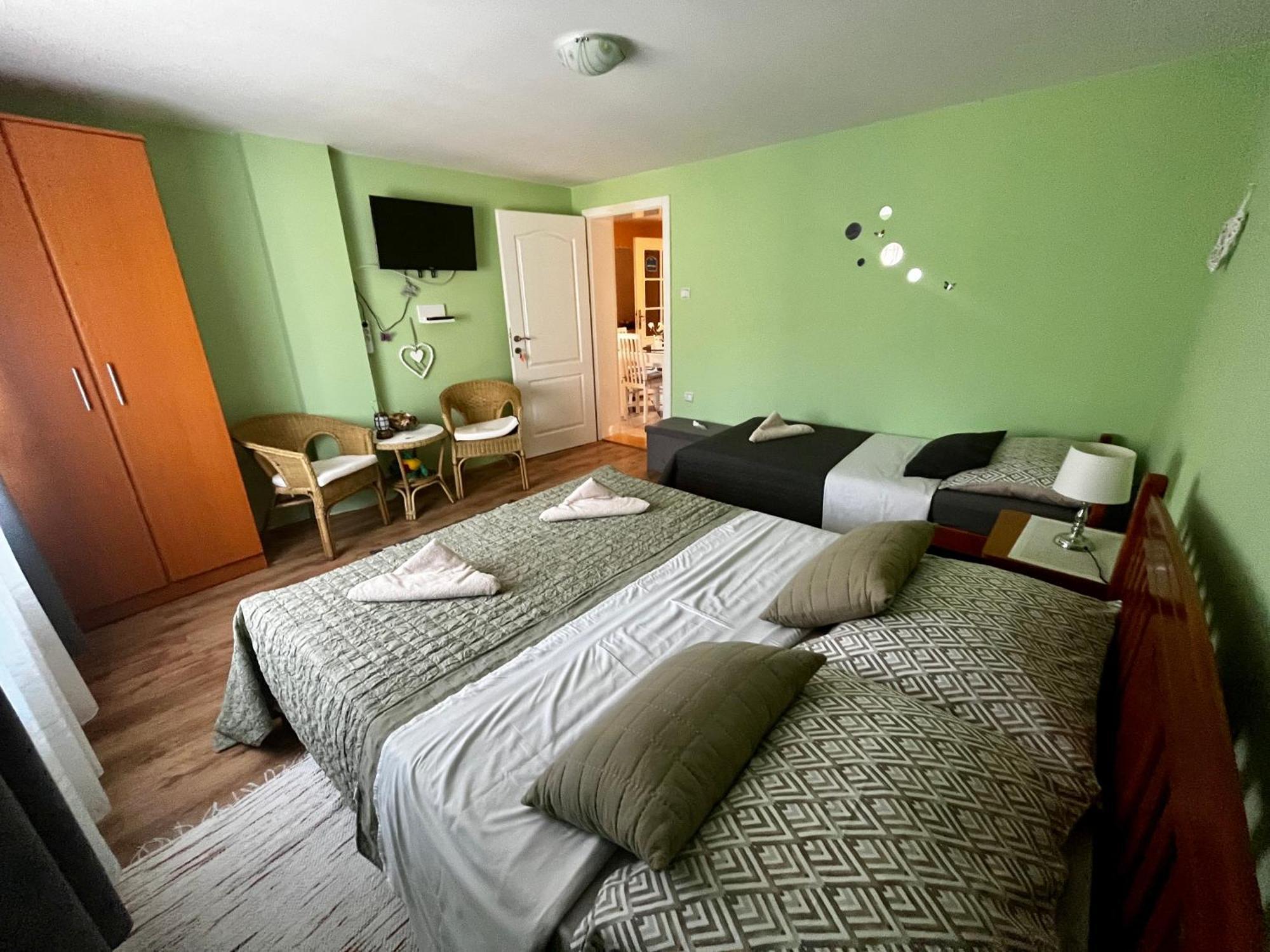 Apartman Simona Vrdnik Luaran gambar