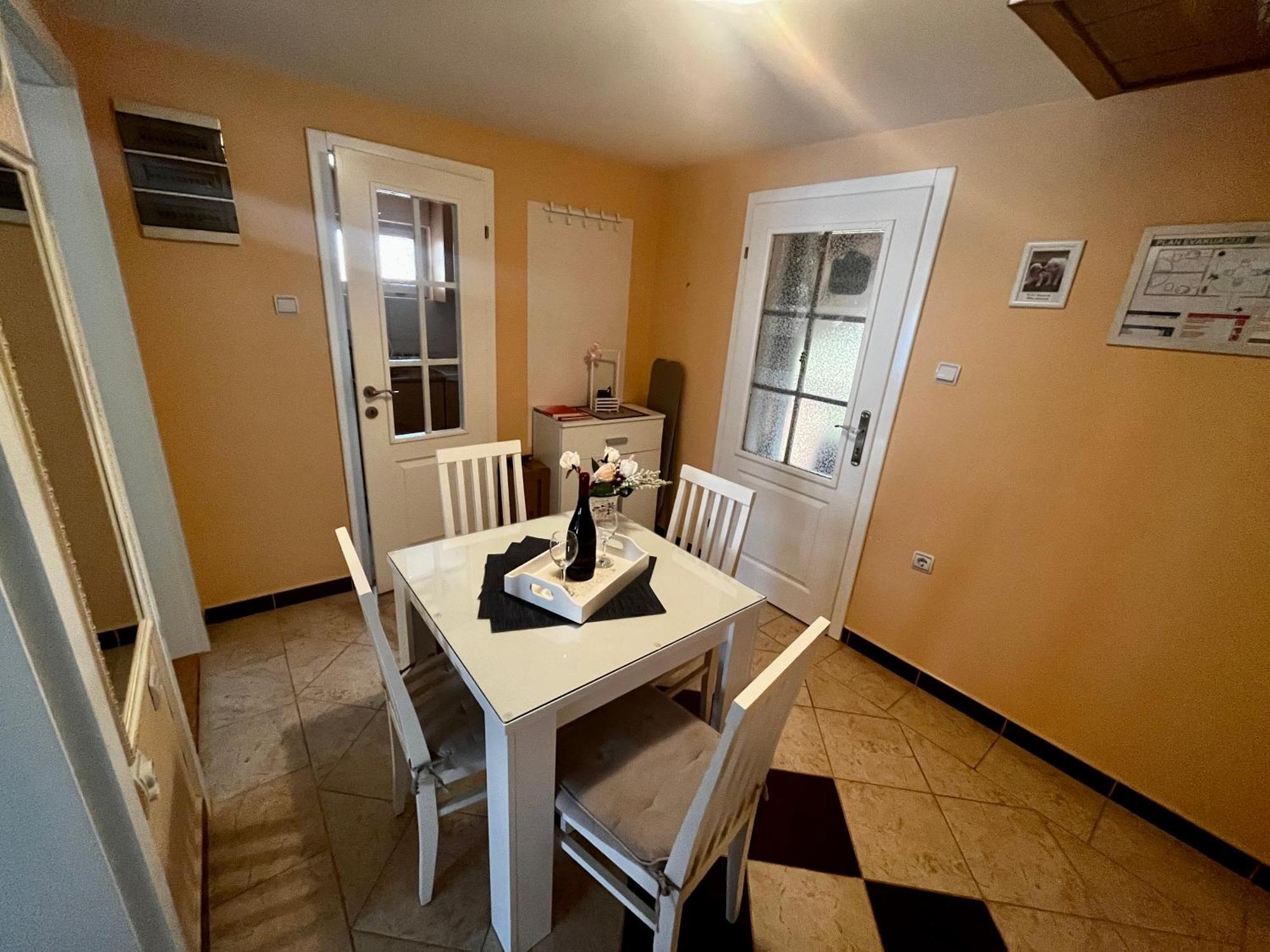 Apartman Simona Vrdnik Luaran gambar