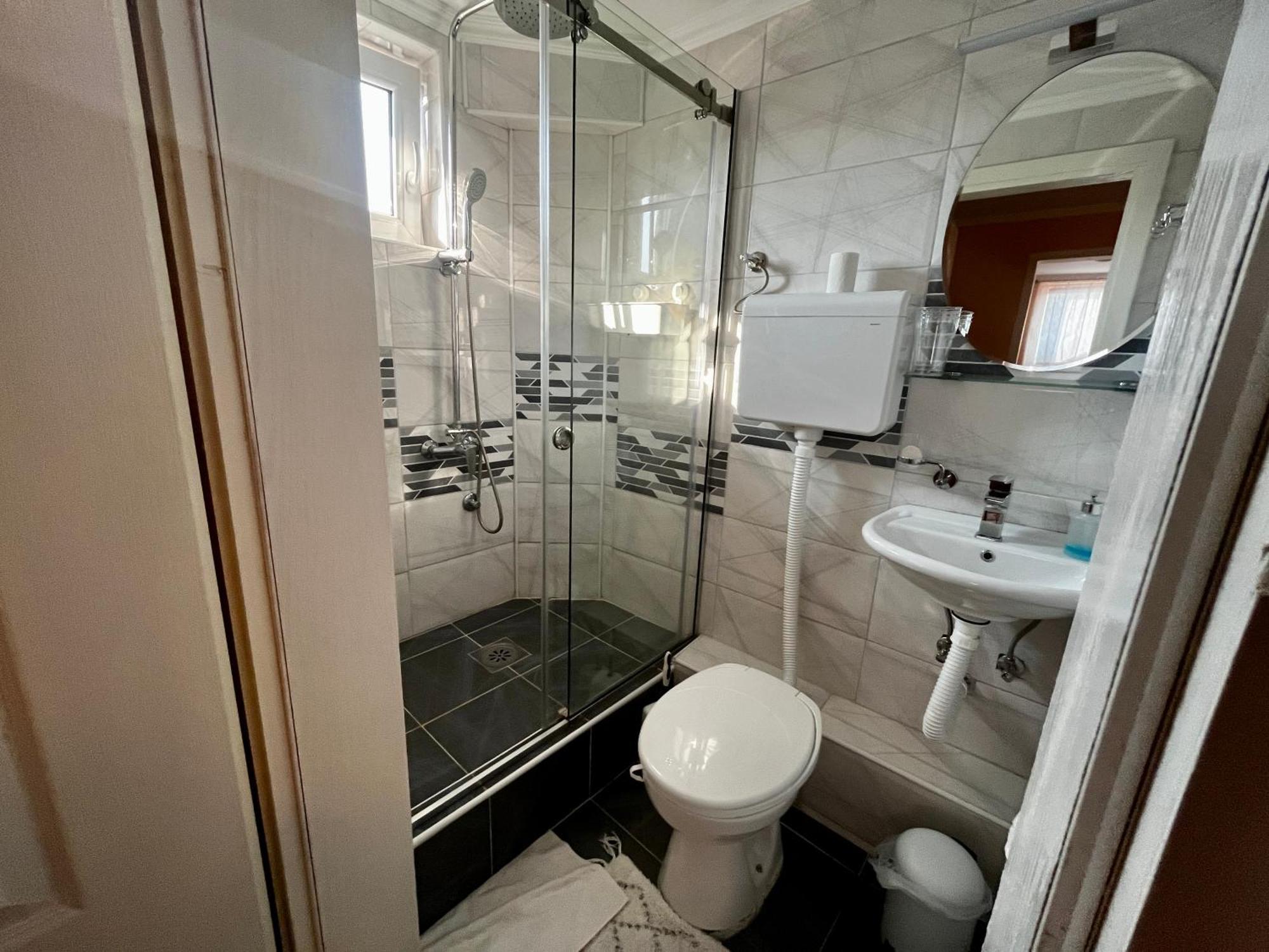 Apartman Simona Vrdnik Luaran gambar
